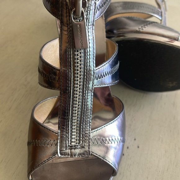 Michael Kors Berkeley T-Strap Non Glitter Silver Heels - Picture 9 of 10